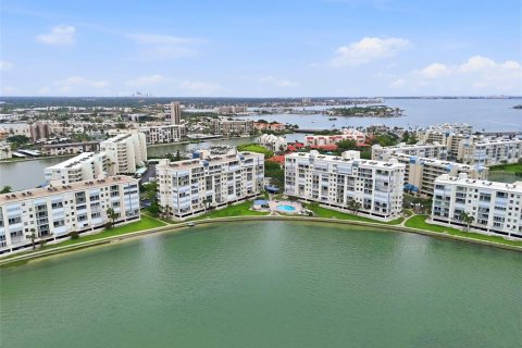 Купить кондоминиум в Южная Пасадена, Флорида 7 комнат, 120.77м2, № 2222489 - фото 28