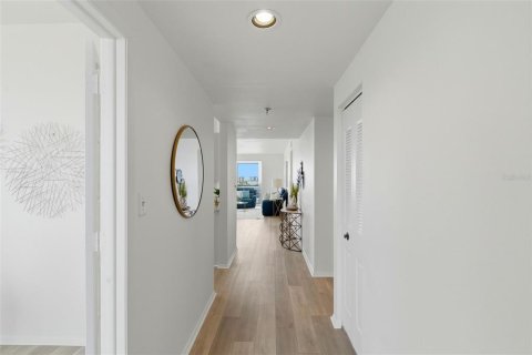 Купить кондоминиум в Южная Пасадена, Флорида 7 комнат, 120.77м2, № 2222489 - фото 3