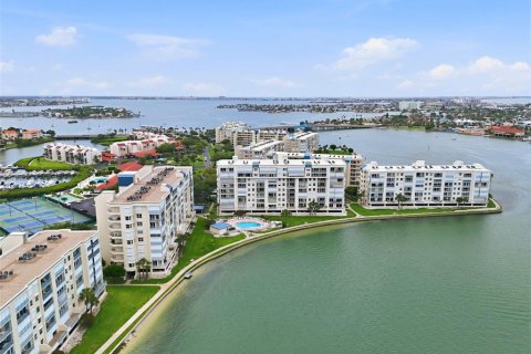 Купить кондоминиум в Южная Пасадена, Флорида 7 комнат, 120.77м2, № 2222489 - фото 27
