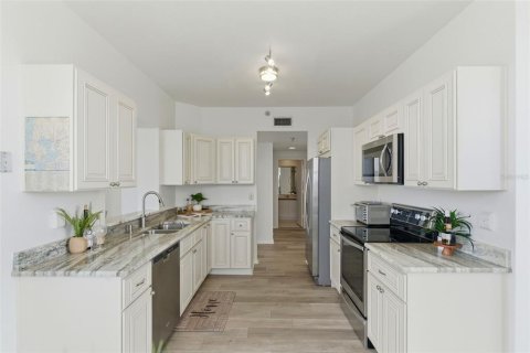 Купить кондоминиум в Южная Пасадена, Флорида 7 комнат, 120.77м2, № 2222489 - фото 14