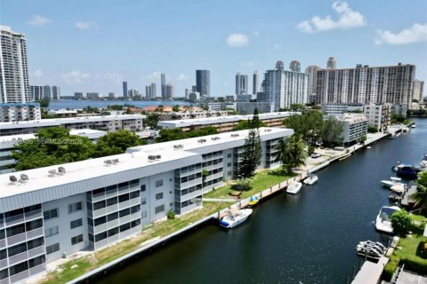 Condominio en venta en North Miami Beach, Florida, 1 dormitorio № 2080939 - foto 30