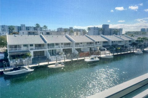 Condominio en venta en North Miami Beach, Florida, 1 dormitorio № 2080939 - foto 4
