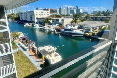 Condominio en venta en North Miami Beach, Florida, 1 dormitorio № 2080939 - foto 2