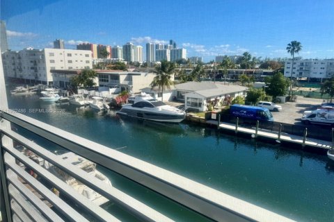 Condominio en venta en North Miami Beach, Florida, 1 dormitorio № 2080939 - foto 3