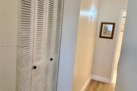 Condominio en venta en North Miami Beach, Florida, 1 dormitorio № 2080939 - foto 14