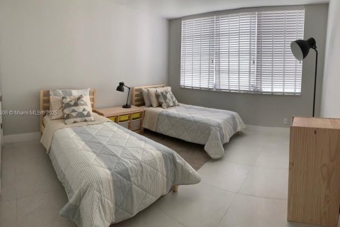 Condo in Pompano Beach, Florida, 3 bedrooms  № 2015045 - photo 24