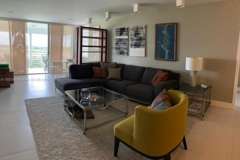 Condo in Pompano Beach, Florida, 3 bedrooms  № 2015045 - photo 9