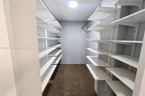 Condominio en alquiler en Miami Beach, Florida, 1 dormitorio, 78.97 m2 № 1966294 - foto 11