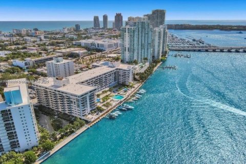 Condominio en alquiler en Miami Beach, Florida, 1 dormitorio, 78.97 m2 № 1966294 - foto 25