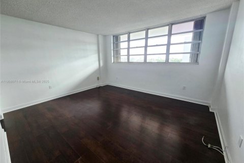 Condominio en alquiler en Miami Beach, Florida, 1 dormitorio, 78.97 m2 № 1966294 - foto 9