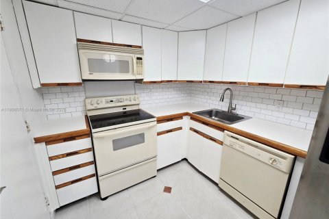 Condominio en alquiler en Miami Beach, Florida, 1 dormitorio, 78.97 m2 № 1966294 - foto 6