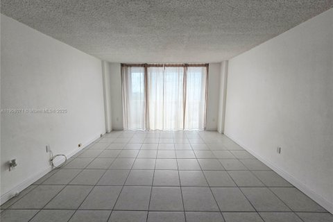 Condominio en alquiler en Miami Beach, Florida, 1 dormitorio, 78.97 m2 № 1966294 - foto 2