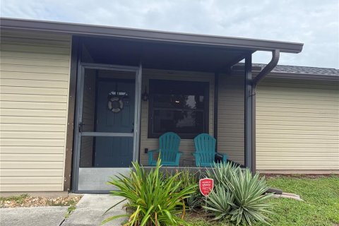 House in Port Charlotte, Florida 3 bedrooms, 108.88 sq.m. № 2400334 - photo 2