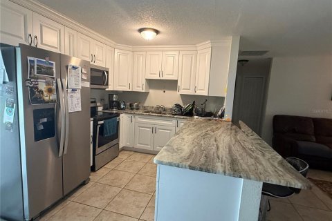 House in Port Charlotte, Florida 3 bedrooms, 108.88 sq.m. № 2400334 - photo 5