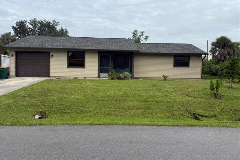 House in Port Charlotte, Florida 3 bedrooms, 108.88 sq.m. № 2400334