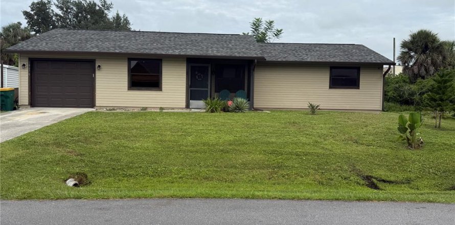 House in Port Charlotte, Florida 3 bedrooms, 108.88 sq.m. № 2400334