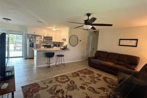 House in Port Charlotte, Florida 3 bedrooms, 108.88 sq.m. № 2400334 - photo 3