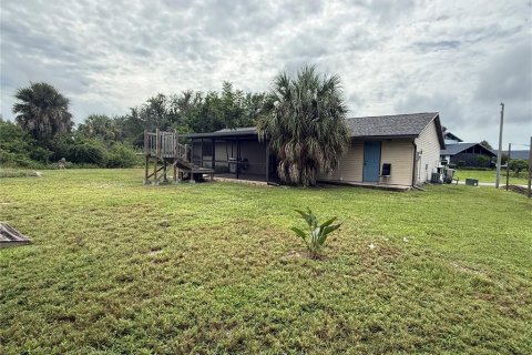 House in Port Charlotte, Florida 3 bedrooms, 108.88 sq.m. № 2400334 - photo 11