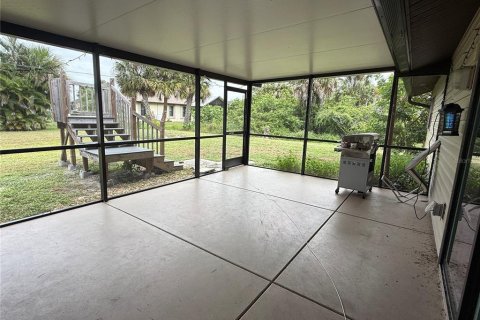 House in Port Charlotte, Florida 3 bedrooms, 108.88 sq.m. № 2400334 - photo 8