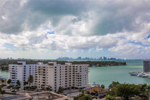 Condo in Miami Beach, Florida, 1 bedroom  № 1848770 - photo 3
