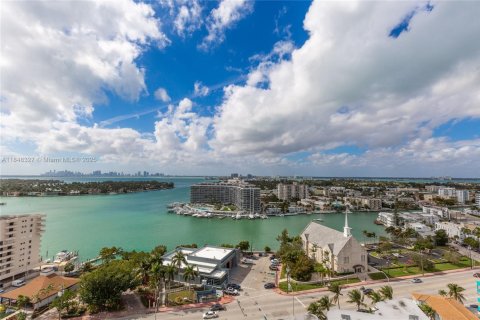 Condo in Miami Beach, Florida, 1 bedroom  № 1848770 - photo 4