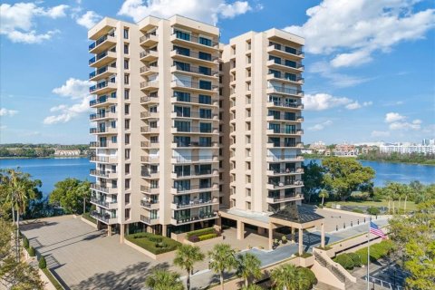 Condo in Orlando, Florida, 2 bedrooms  № 1557676 - photo 1