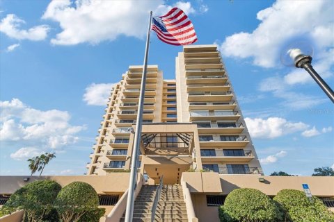 Condo in Orlando, Florida, 2 bedrooms  № 1557676 - photo 2