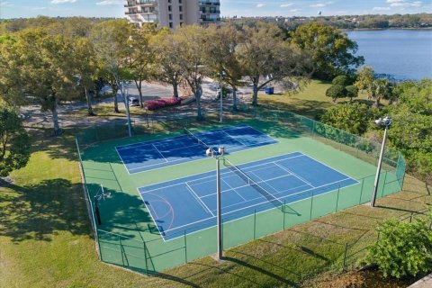 Condo in Orlando, Florida, 2 bedrooms  № 1557676 - photo 26