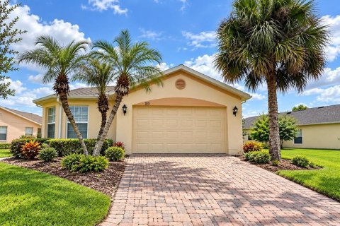 House in Poinciana, Florida 2 bedrooms, 128.86 sq.m. № 2376666