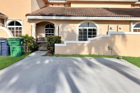 Touwnhouse à vendre à Miami, Floride: 2 chambres, 107.77 m2 № 1931668 - photo 1