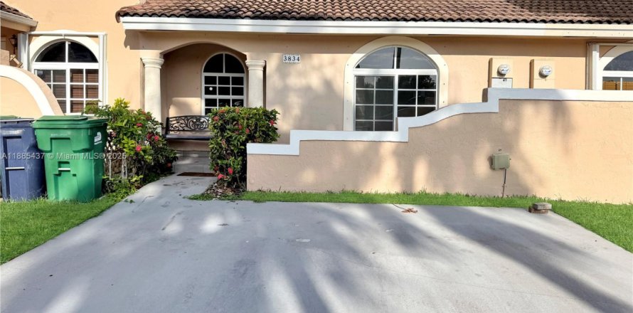 Touwnhouse à Miami, Floride 2 chambres, 107.77 m2 № 1931668