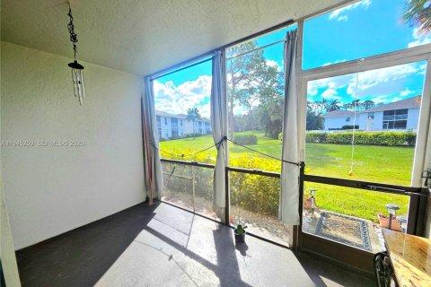 Condo in Naples, Florida, 2 bedrooms  № 2002247 - photo 28