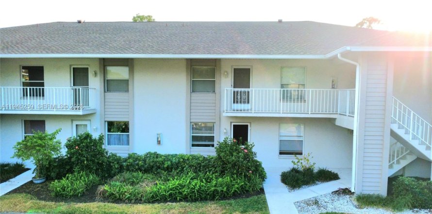Condo in Naples, Florida, 2 bedrooms  № 2002247