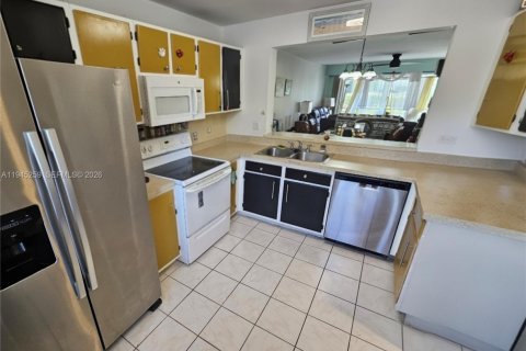 Condo in Naples, Florida, 2 bedrooms  № 2002247 - photo 4