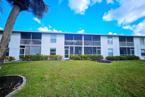 Condo in Naples, Florida, 2 bedrooms  № 2002247 - photo 29