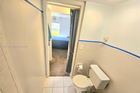 Condo in Naples, Florida, 2 bedrooms  № 2002247 - photo 14