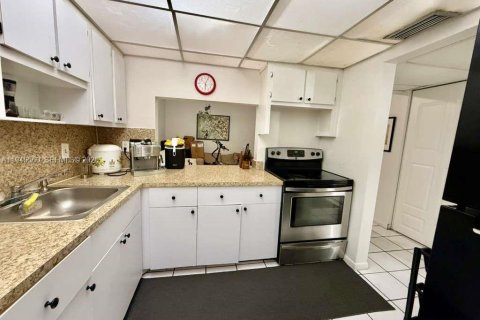 Снять в аренду кондоминиум в Майами, Флорида 1 спальня, 78.97м2, № 2005011 - фото 2