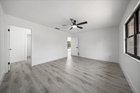 House in Ocala, Florida 3 bedrooms, 145.48 sq.m. № 2223590 - photo 11