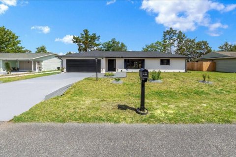 House in Ocala, Florida 3 bedrooms, 145.48 sq.m. № 2223590 - photo 2