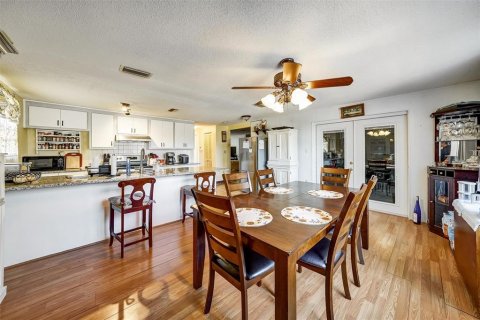 House in Port Richey, Florida 2 bedrooms, 142.98 sq.m. № 1801555 - photo 11