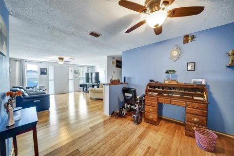 House in Port Richey, Florida 2 bedrooms, 142.98 sq.m. № 1801555 - photo 5