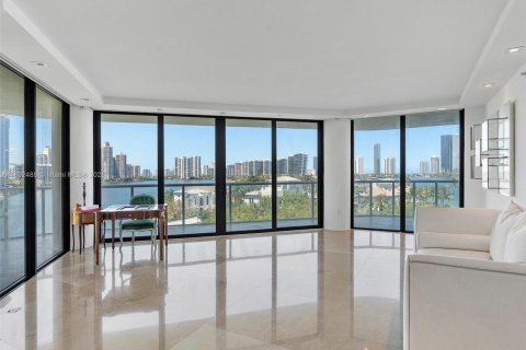 Снять в аренду кондоминиум в Авентура, Флорида 2 спальни, 196.95м2, № 2021658 - фото 5