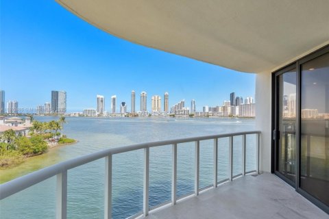 Снять в аренду кондоминиум в Авентура, Флорида 2 спальни, 196.95м2, № 2021658 - фото 2