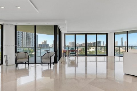 Снять в аренду кондоминиум в Авентура, Флорида 2 спальни, 196.95м2, № 2021658 - фото 4