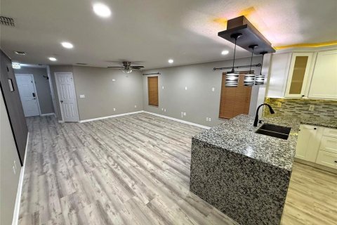 Villa ou maison à louer à Orlando, Floride: 3 chambres, 157.19 m2 № 2424177 - photo 3
