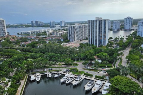 Copropriété à louer à Aventura, Floride: 3 chambres, 304.16 m2 № 1979493 - photo 17