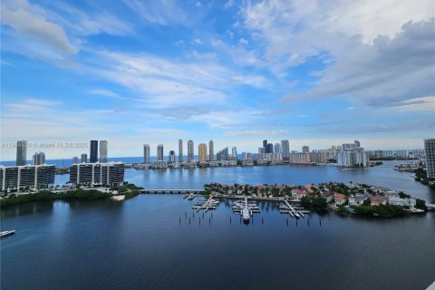 Copropriété à louer à Aventura, Floride: 3 chambres, 304.16 m2 № 1979493 - photo 1