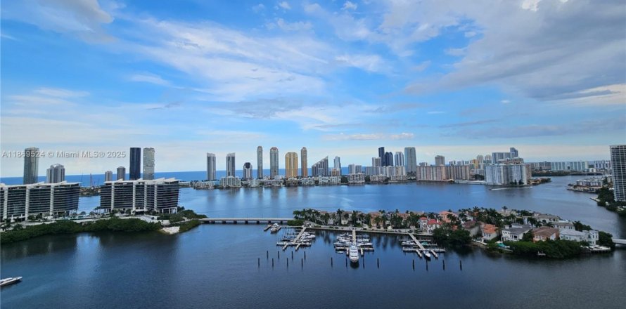 Condo à Aventura, Floride, 3 chambres  № 1979493