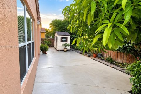 Casa en venta en Miami, Florida, 3 dormitorios, 189.24 m2 № 2401349 - foto 21
