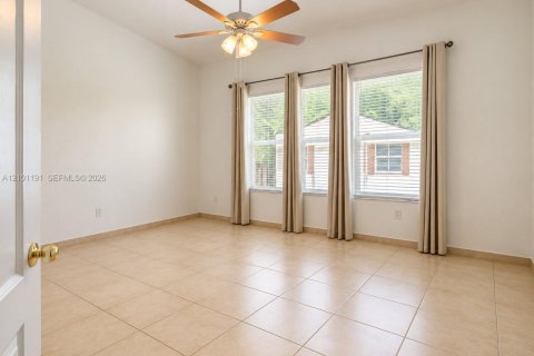 Casa en venta en Miami, Florida, 3 dormitorios, 189.24 m2 № 2401349 - foto 13